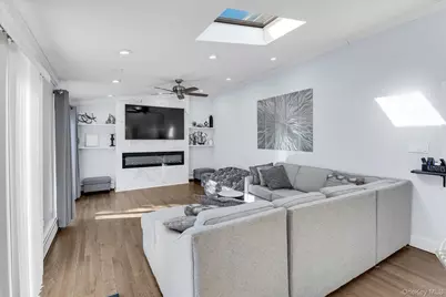 56 Fairfields Lane, Huntington Station, NY 11746 - Photo 3