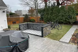 310 Brookside Ct, Copiague, NY 11726 - Photo 39