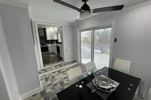 310 Brookside Ct, Copiague, NY 11726 - Photo 11