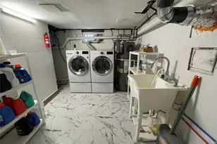 310 Brookside Ct, Copiague, NY 11726 - Photo 31