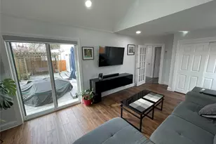 310 Brookside Ct, Copiague, NY 11726 - Photo 17