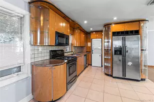 236 E Market St, Long Beach, NY 11561 - Photo 3