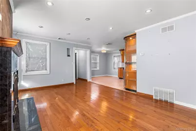 236 E Market Street, Long Beach, NY 11561 - Photo 5