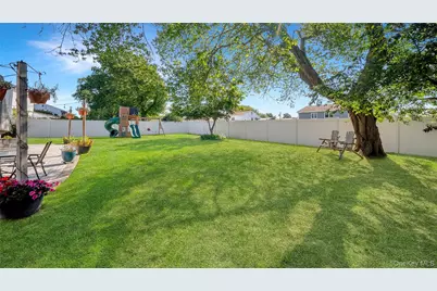 10 Ponder Lane, Deer Park, NY 11729 - Photo 35