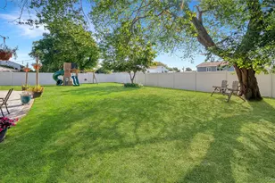 10 Ponder Ln, Deer Park, NY 11729 - Photo 35