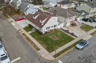 11 Crescent St, Hicksville, NY 11801 - Photo 33