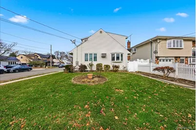 11 Crescent Street, Oyster Bay, NY 11801 - Photo 33