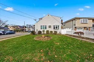 11 Crescent St, Oyster Bay, NY 11801 - Photo 33