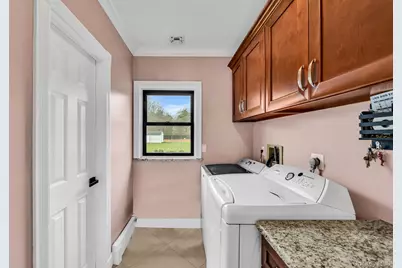 124 Spence Avenue, Holtsville, NY 11742 - Photo 15