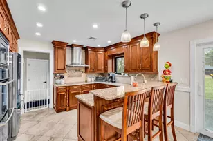 124 Spence Ave, Holtsville, NY 11742 - Photo 11