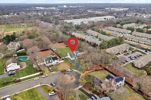 124 Spence Ave, Holtsville, NY 11742 - Photo 5