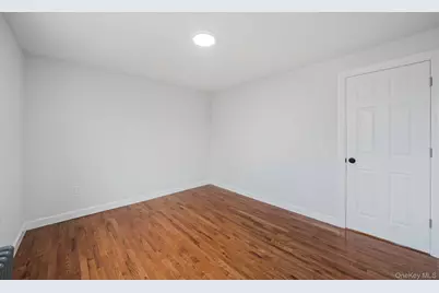 129 Sheridan Avenue, Williston Park, NY 11596 - Photo 11