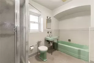 185-47 80th Rd, Jamaica, NY 11432 - Photo 15