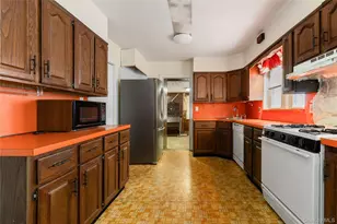 185-47 80th Rd, Jamaica, NY 11432 - Photo 7