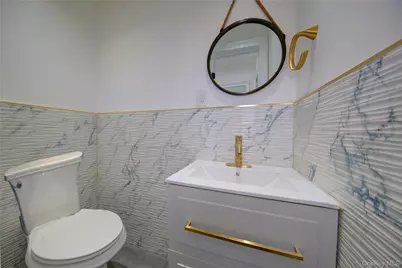 16 Roosevelt Avenue #14, Hicksville, NY 11801 - Photo 9