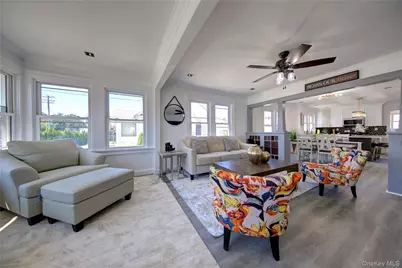 16 Roosevelt Avenue #14, Hicksville, NY 11801 - Photo 3