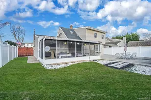 32 Needle Ln, Levittown, NY 11756 - Photo 25