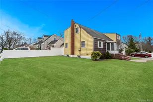 149 Byrd St, Lindenhurst, NY 11757 - Photo 3
