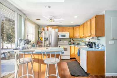 378 Mac Arthur Boulevard, Hauppauge, NY 11788 - Photo 7