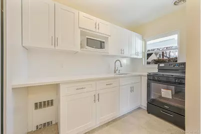 515 S 12th Street, New Hyde Park, NY 11040 - Photo 3