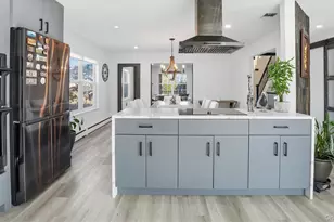 8 Hamilton Pl, Lake Grove, NY 11755 - Photo 15