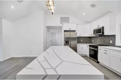 7 Weinmann Boulevard, Melville, NY 11747 - Photo 9