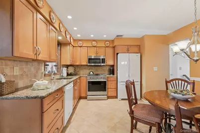 229 Betsy Ross Drive, Orangeburg, NY 10962 - Photo 15