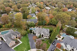 5 Schoolhouse Ct, Oyster Bay, NY 11771 - Photo 3