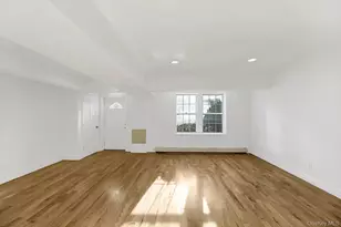 1 Ash Pl, Great Neck, NY 11021 - Photo 9