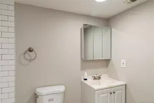 655 Middle Country Rd, Coram, NY 11727 - Photo 23