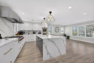 14 Woodland Dr, Old Bethpage, NY 11804 - Photo 9