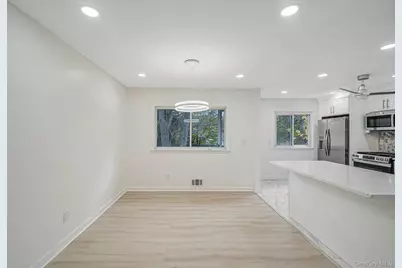 10 Elayne Court, Smithtown, NY 11787 - Photo 9