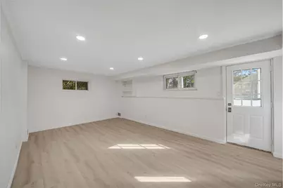 10 Elayne Court, Smithtown, NY 11787 - Photo 21