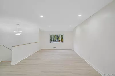 10 Elayne Court, Smithtown, NY 11787 - Photo 7