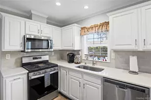 1661 Old Country Rd, Riverhead, NY 11901 - Photo 5