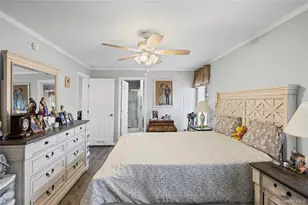 1661 Old Country Rd, Riverhead, NY 11901 - Photo 15