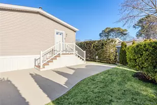 1661 Old Country Rd, Riverhead, NY 11901 - Photo 21