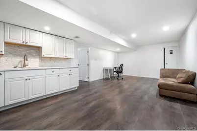 96 5th Avenue, Holtsville, NY 11742 - Photo 19