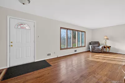 10 Fleetwood Avenue, Chestnut Ridge, NY 10977 - Photo 3