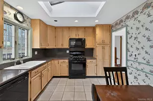 10 Fleetwood Ave, Chestnut Ridge, NY 10977 - Photo 7