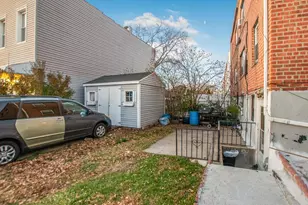 4190 E Tremont Ave, Bronx, NY 10465 - Photo 23
