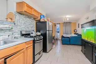 4190 E Tremont Ave, Bronx, NY 10465 - Photo 19