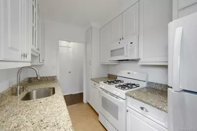 260 Garth Road #4E4, Scarsdale, NY 10583 - Photo 9