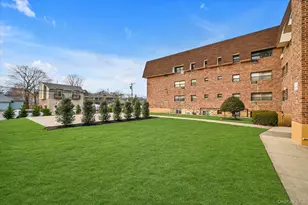 25 Elizabeth St, Farmingdale, NY 11735 - Photo 19