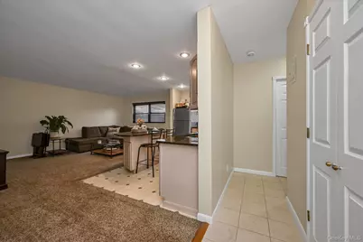 25 Elizabeth Street #2F, Farmingdale, NY 11735 - Photo 3