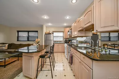 25 Elizabeth Street #2F, Farmingdale, NY 11735 - Photo 7