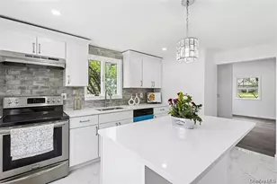 46 St George Dr, Shirley, NY 11967 - Photo 3