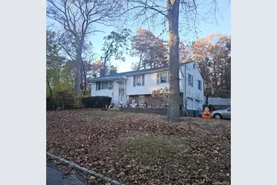 42 Noahs Path, Rocky Point, NY 11778 - Photo 3