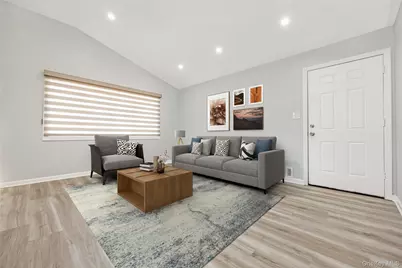 147 W Hampton Road, Lindenhurst, NY 11757 - Photo 11