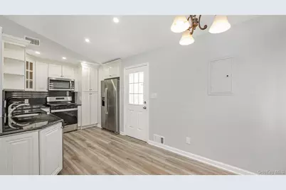 147 W Hampton Road, Lindenhurst, NY 11757 - Photo 5